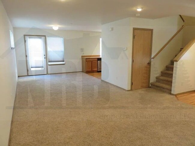 Building Photo - Stunning and cozy house in Dupont!