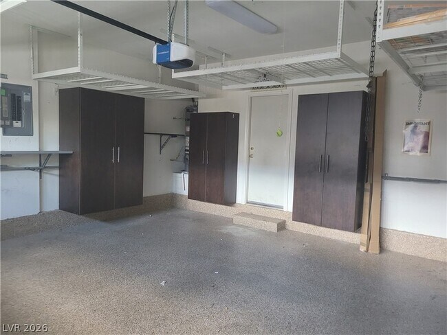 Building Photo - 11078 Village Crest Ln