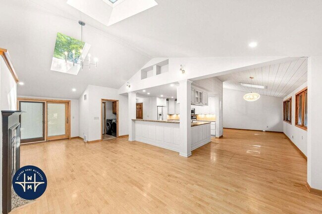 Building Photo - 15685 Brojan Dr