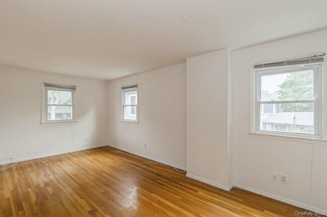 Building Photo - 22 Central St