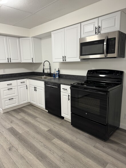 Building Photo - 516 8th St S