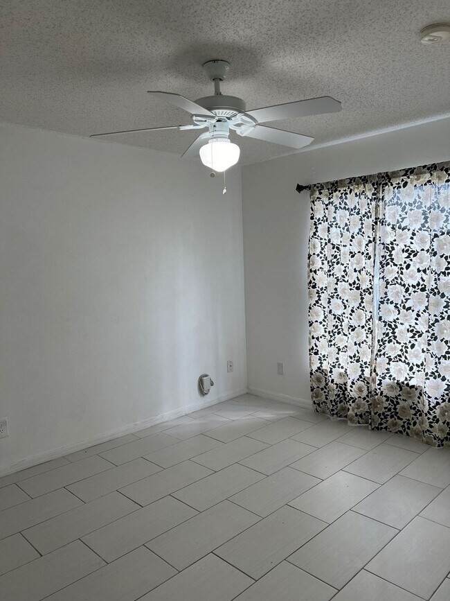 Building Photo - 217 Grouper Ct