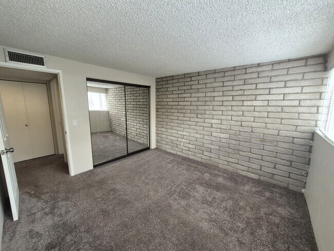 Building Photo - 5701 E Glenn St