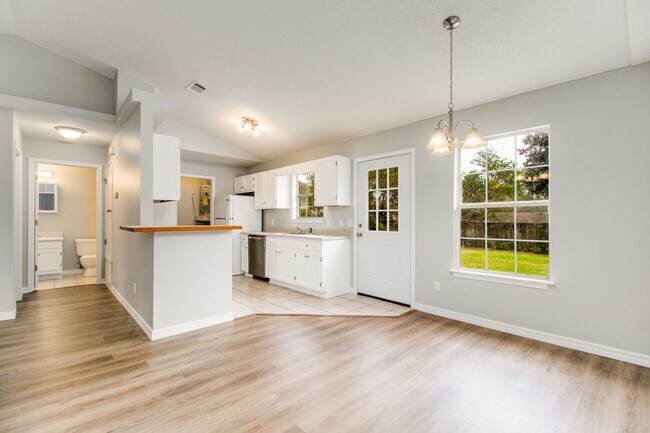 Building Photo - 1015 Sable Dr