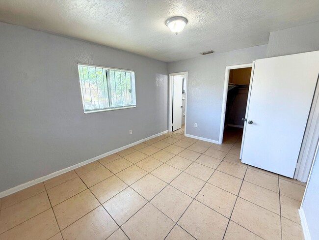 Building Photo - 930 NW 176th Terrace