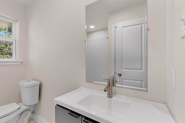 Building Photo - 2404 Bentley Ave