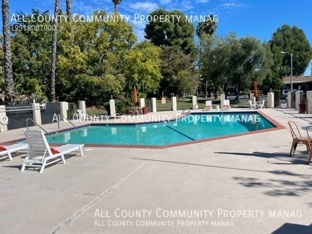 Building Photo - 28543 Via Las Flores