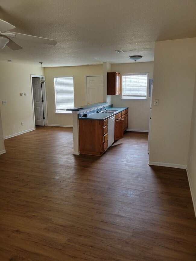 Building Photo - 4522 Waterloo Dr