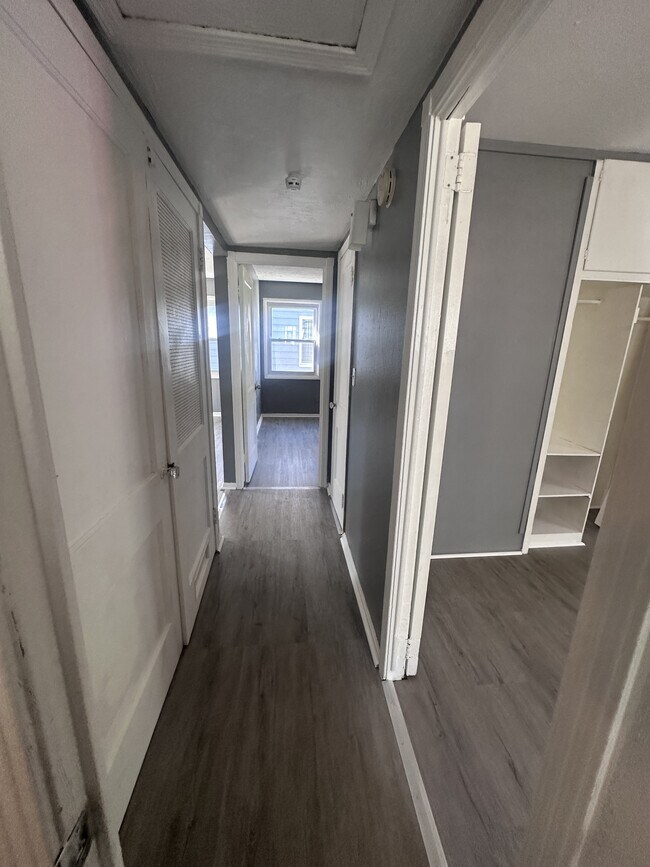 Building Photo - 16313 Clearview Ave