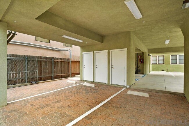 Building Photo - 3580 4th Ave