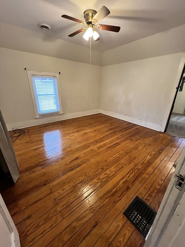 Building Photo - Charming, updated 3-bedroom, 2-bath home i...