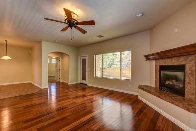 Building Photo - Beautiful home near Willow Lake!
