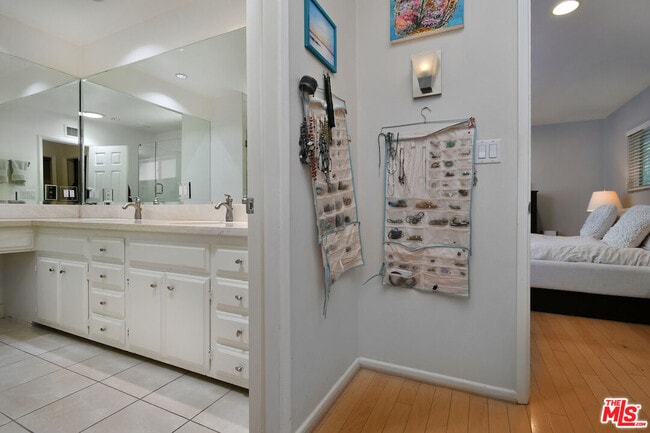 Building Photo - 3421 Castlewoods Pl