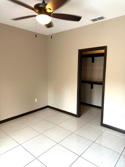 Building Photo - 537 Wild Rose Ln