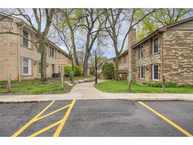 Building Photo - 4584 Cedar Lk Rd S