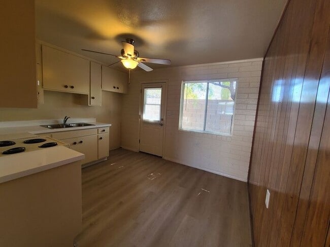 Building Photo - Charming two-bedroom, one-bathroom apartment