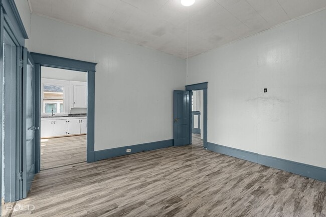 Building Photo - 3 Bedroom 1 Bath