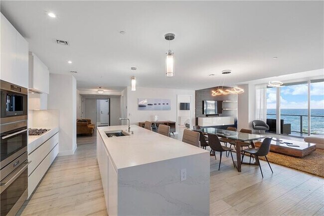 Building Photo - 2200 N Ocean Blvd