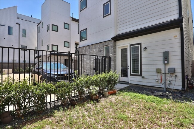 Building Photo - 2637 Jackson St