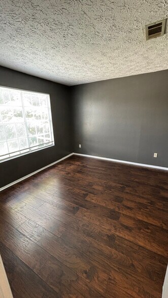 Building Photo - 2978 Kenville Ln
