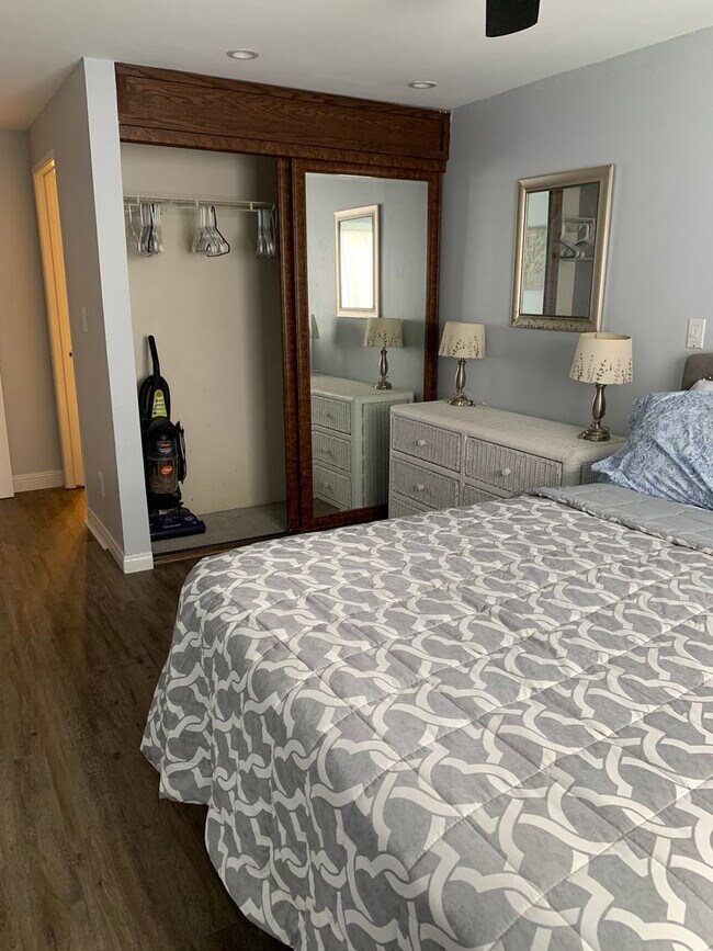 Building Photo - Gorgeous clean and modern furnished 2/2 lowest level Kihei Shores Unit!