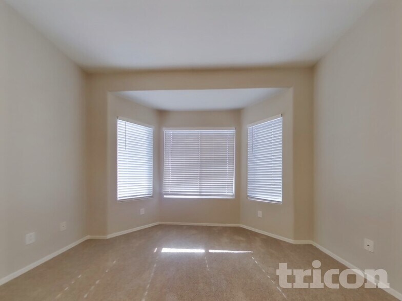 Building Photo - 12513 W Washington St