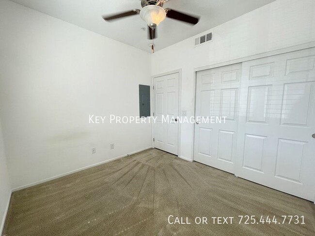 Building Photo - 3 BEDROOM 2 BATH CONDO W/DETACHED GARAGE N...