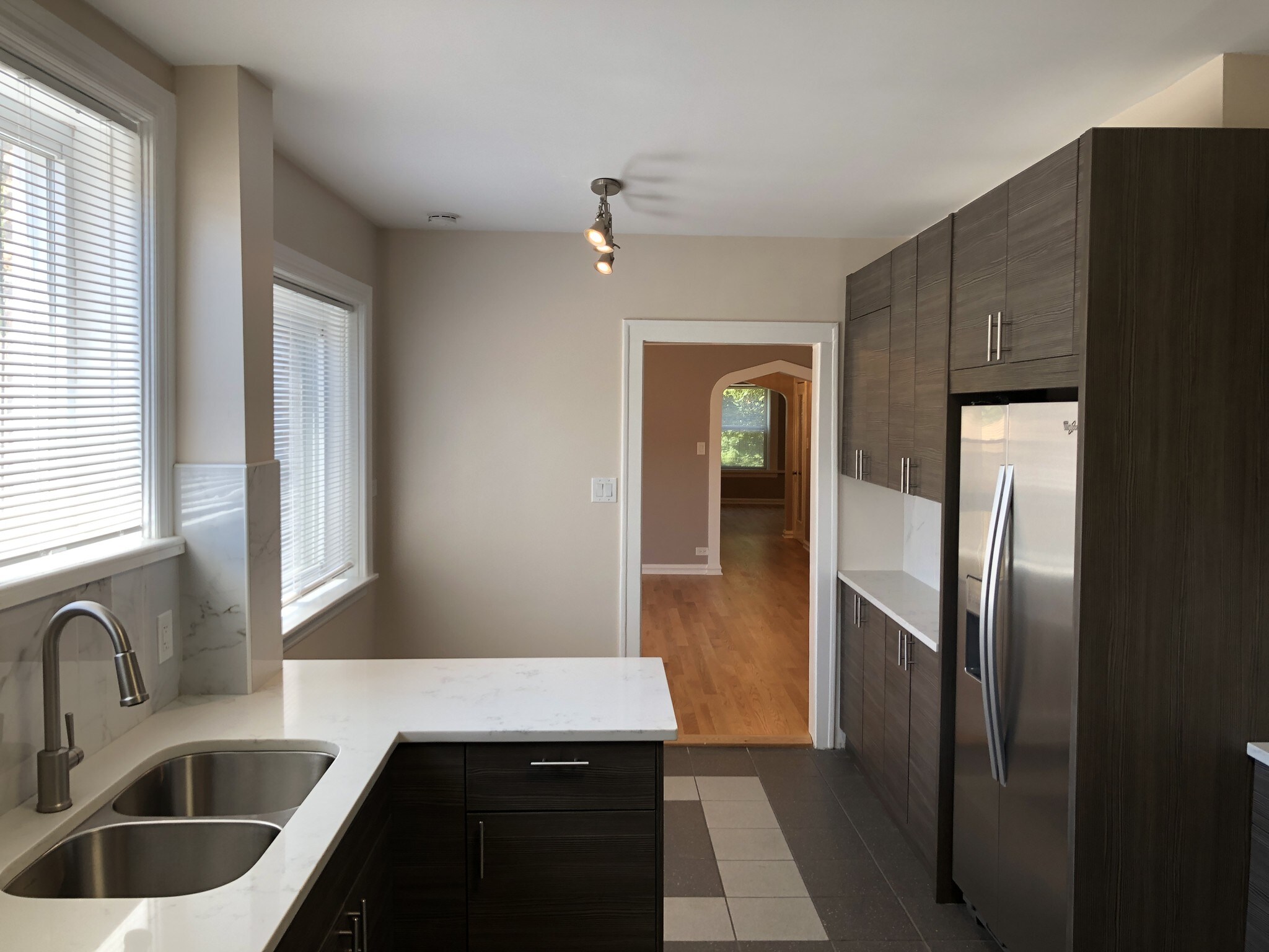 Building Photo - 6441 N Francisco Ave