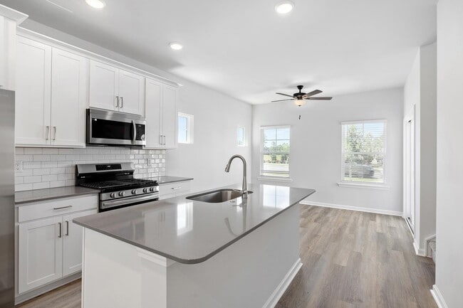 Building Photo - 283 Ferretti St