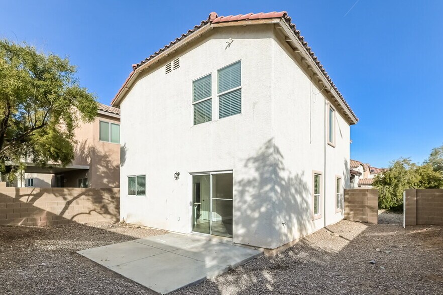 Building Photo - 10293 Burning Bush St