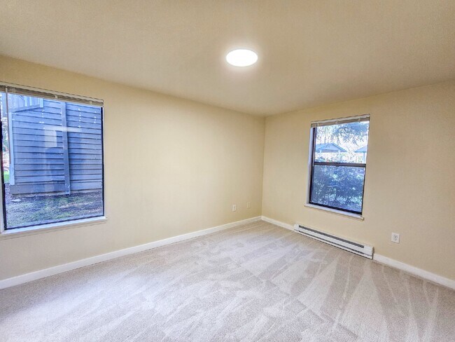 Building Photo - Coming Soon. Floor Level 2bed/2bath condo....