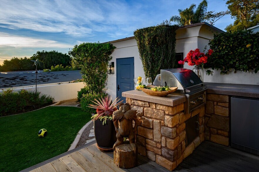 Building Photo - 334 La Amatista Rd