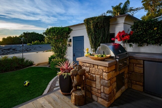 Building Photo - 334 La Amatista Rd
