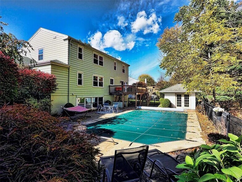 Building Photo - 617 Midvale Rd