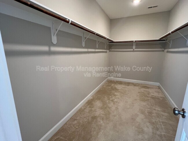 Building Photo - 1351 Gilwood Dr