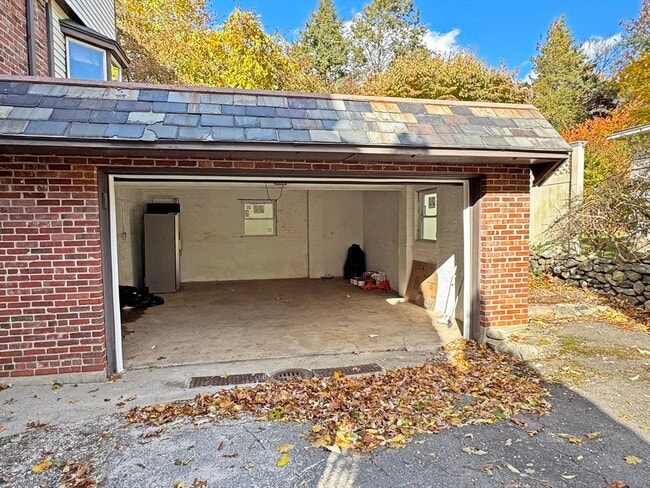 Building Photo - 280 Quinobequin Rd