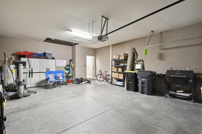 Building Photo - 6841 Bushnell Dr