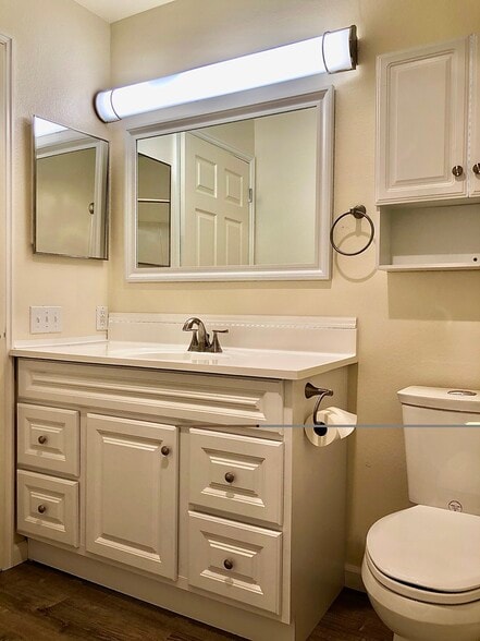 Building Photo - 550 Van Wey Cir