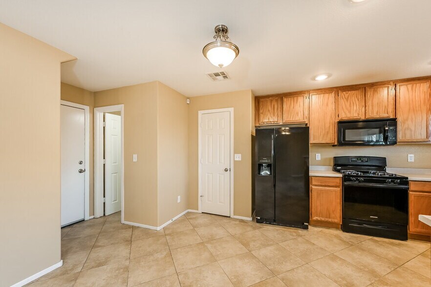 Building Photo - 8264 Wuthering Heights Ave