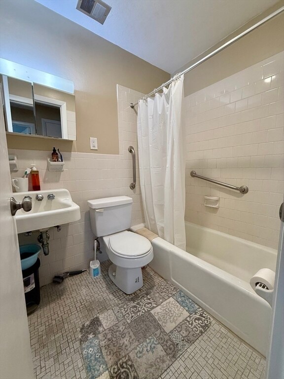 Building Photo - 69 Newton St