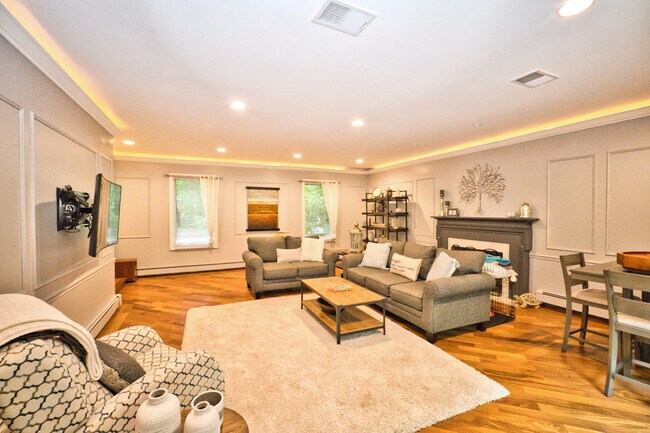 Building Photo - 565 Juneberry Rd