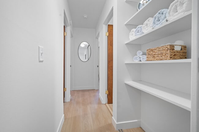 Building Photo - 1105 Julienne Dr