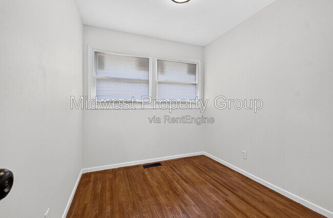 Building Photo - 338 Lancashire Rd