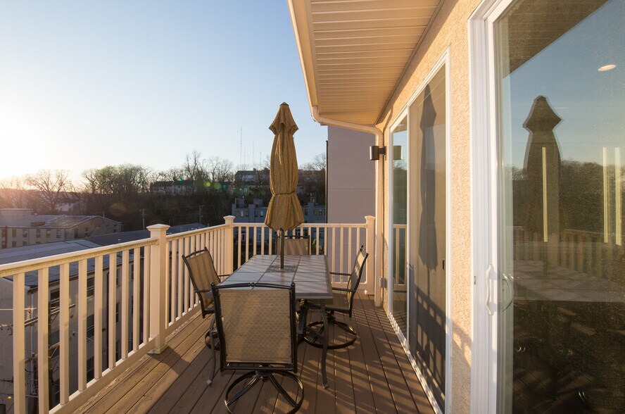 Building Photo - 4576 Silverwood St