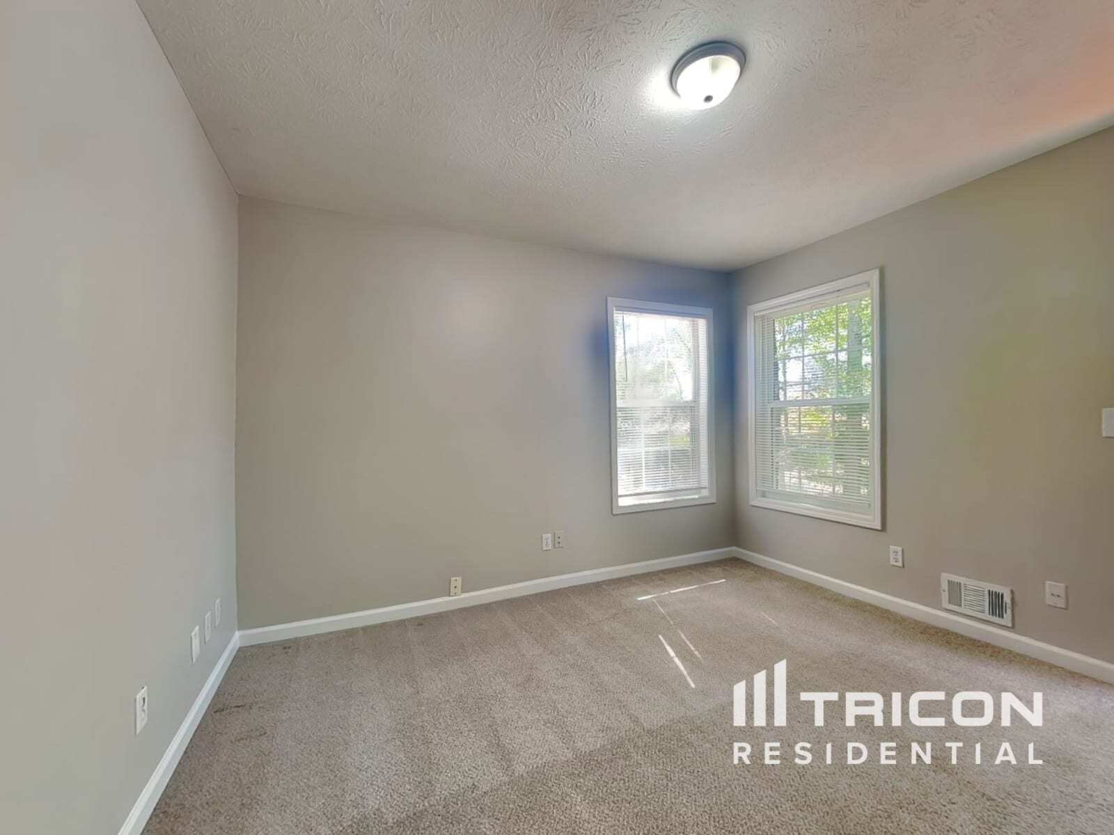 Building Photo - 235 Princeton Way