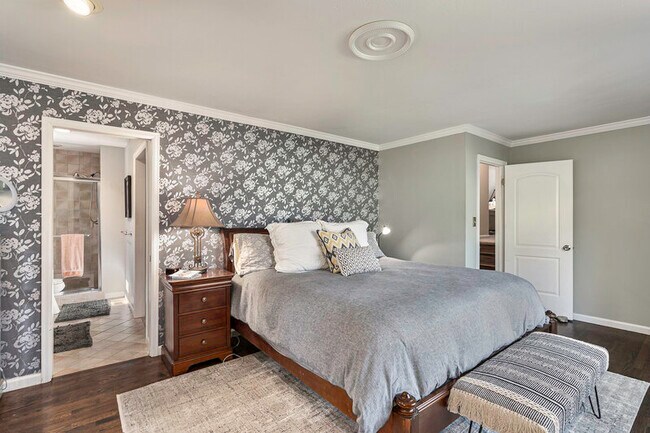 Building Photo - 705 Grey Eagle Cir N