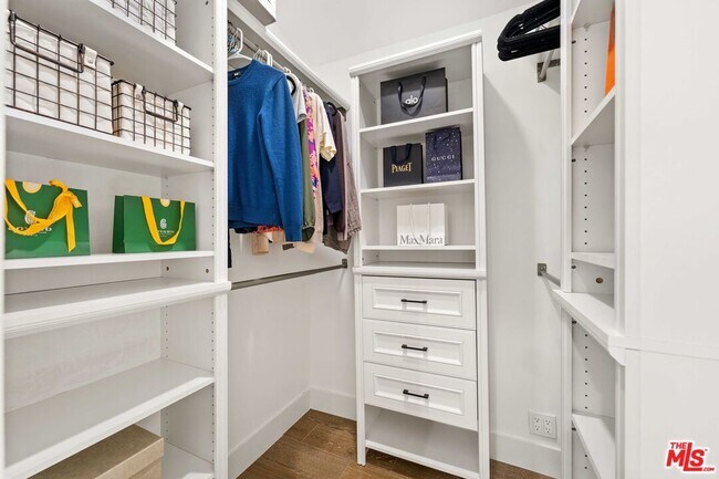 Building Photo - 11642 Acama St