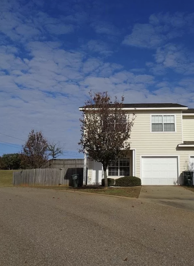 Front of House - 75 Courtyard Way