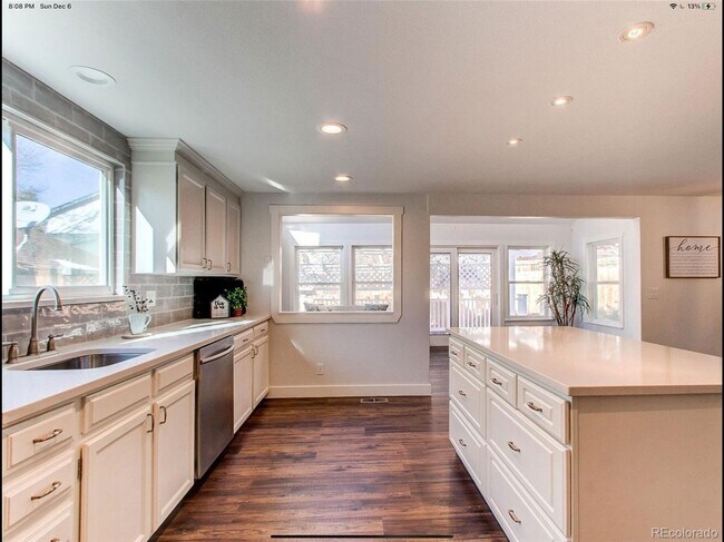 Building Photo - Beautiful Open & Remodeled 5 Bedroom Home ...