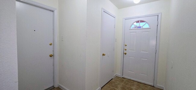 Building Photo - COMING SOON! 3 Bedroom Townhome Converse, TX